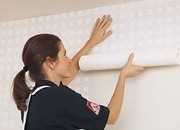 Lepení tapet na zeď